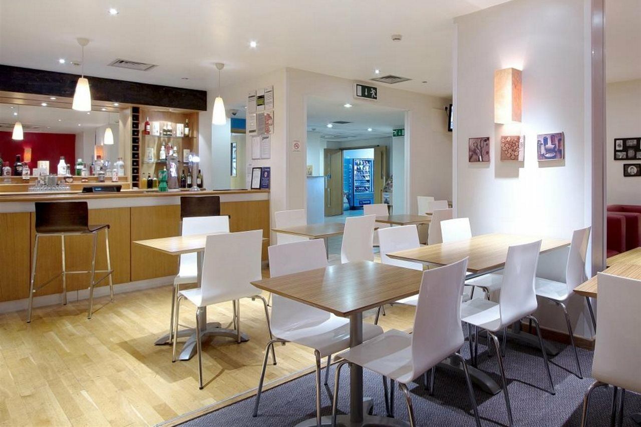 Travelodge Preston Central Bagian luar foto